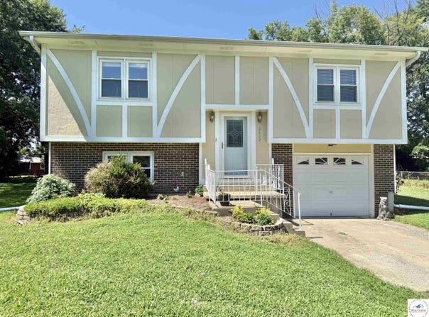 2802 Meadow Wood Drive, Sedalia, MO 65301