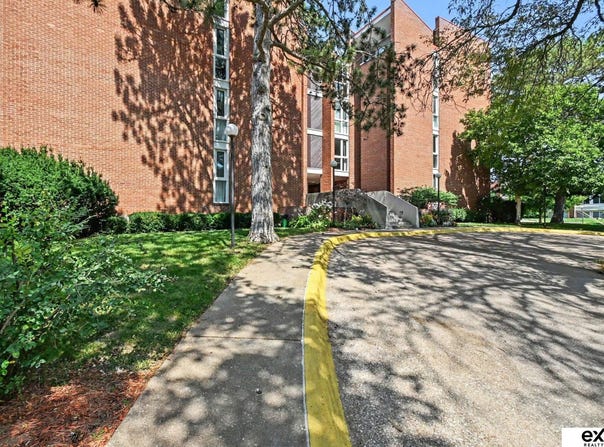 3702 Jackson Street, Omaha, NE 68105