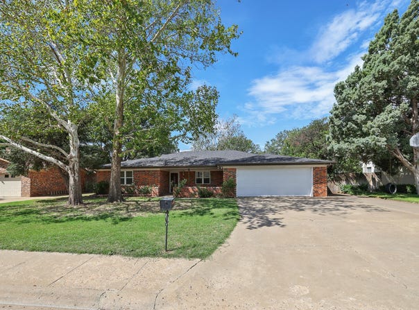 704 PHILLIPS Drive, Dumas, TX 79029-5326