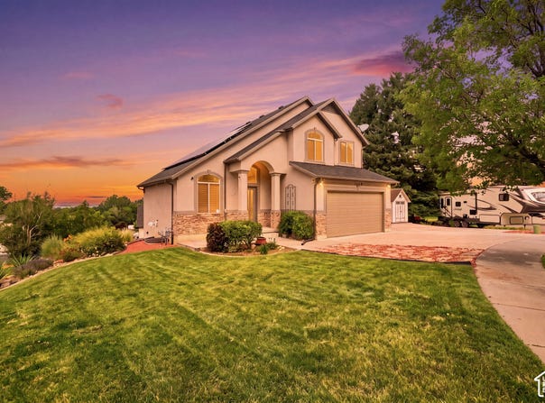 1126 E BENCHVIEW Dr, Ogden, UT 84404