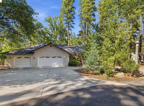 19015 Apple Valley Dr, Sonora, CA 95370