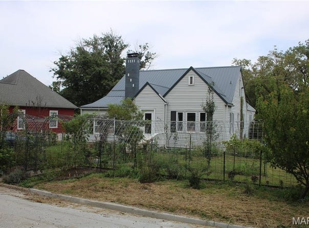616 S Washington St, Paris, MO 65275