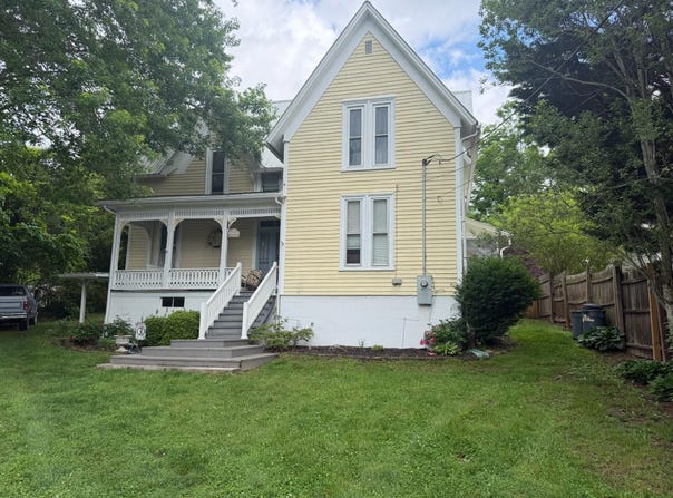 283 Webster St, Alderson, WV 24910