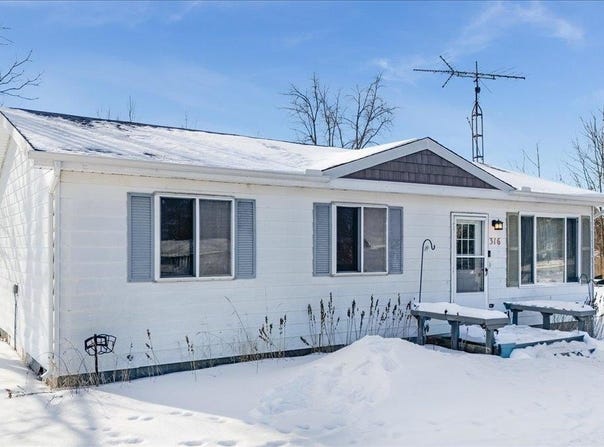 316 E Main, Hale, MI 48739