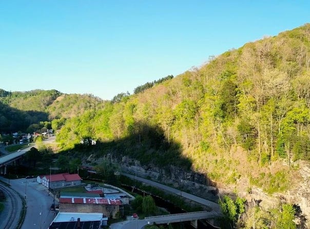 HWY 15, Vicco, KY 41773