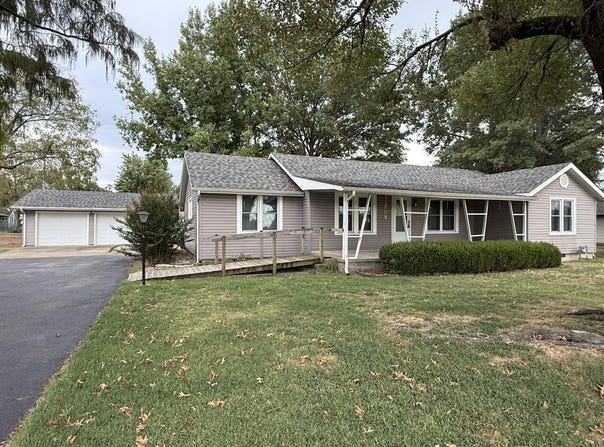 809 Irwin Street, Duenweg, MO 64841