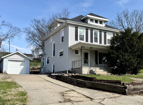 415 PARK Street, OAKLAND, IA 51560