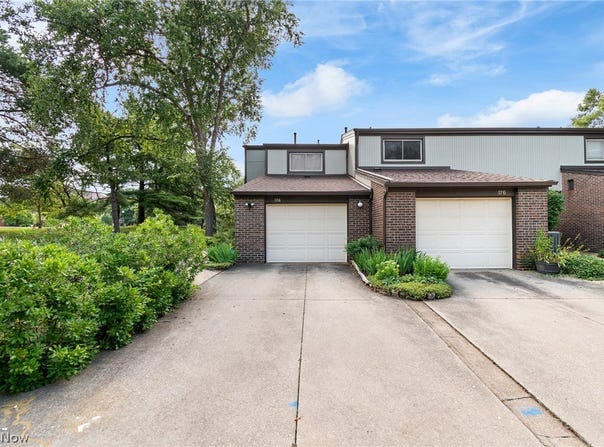 174 St. Clair Drive, Akron, OH 44307