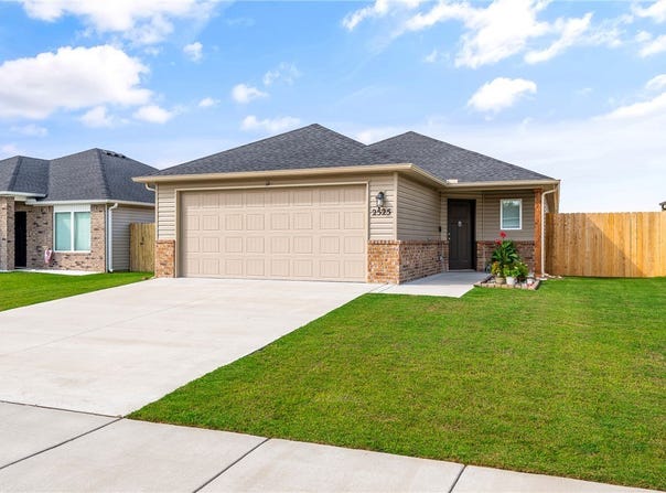 2525 E Foxbury Street, Siloam Springs, AR 72761