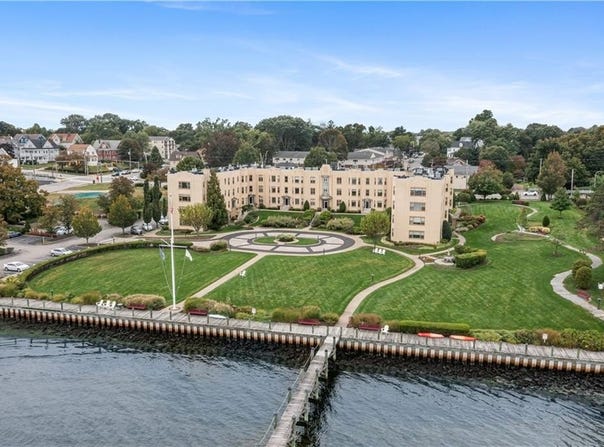 1180 Narragansett Boulevard, Cranston, RI 02905