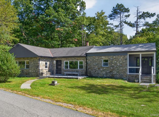 517 E Mountain Road N, Cold Spring, NY 10516