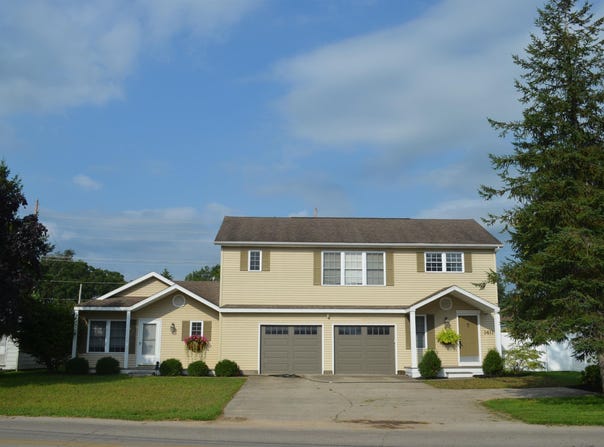 1411 S Harkless Drive, Syracuse, IN 46567