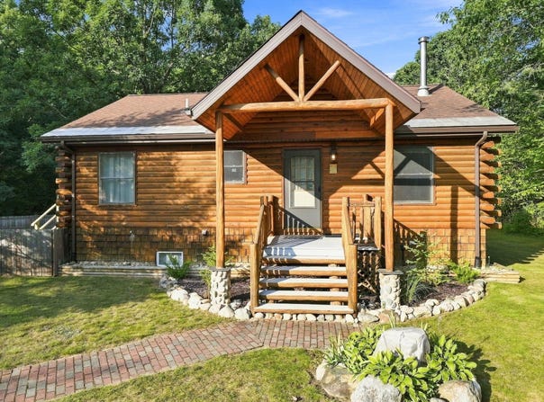 2085 E Mannsiding Road, Harrison, MI 48625