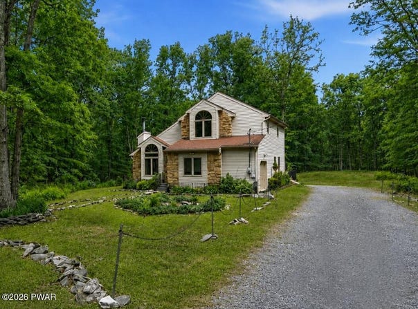 3176 Bluebird Drive, Bushkill, PA 18324
