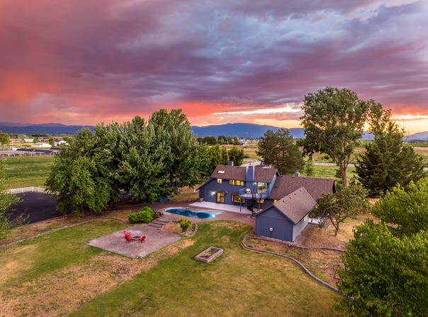 5900 McLoughlin Drive, Central Point, OR 97502