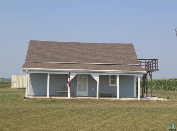 25526 450th Ave, Montrose, SD 57048