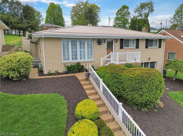 2711 Whitehaven Boulevard, Steubenville, OH 43952