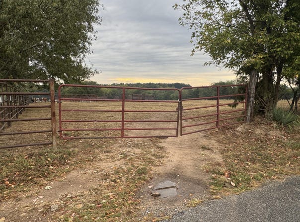 4452 S 70th Road, Bolivar, MO 65613