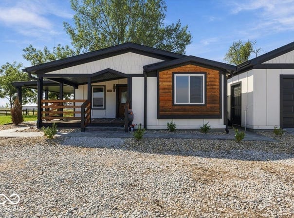 2596 N State Road 213, Windfall, IN 46076