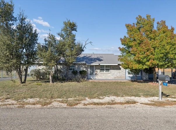 92 Turkey Dr, Harper, TX 78631