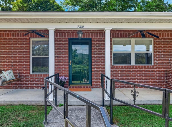 134 Hackberry Way, Dandridge, TN 37725