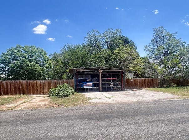 508 NW 11th St, Andrews, TX 79714