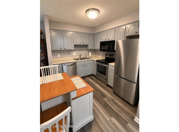 1935 Gardiner Ln, Louisville, KY 40205