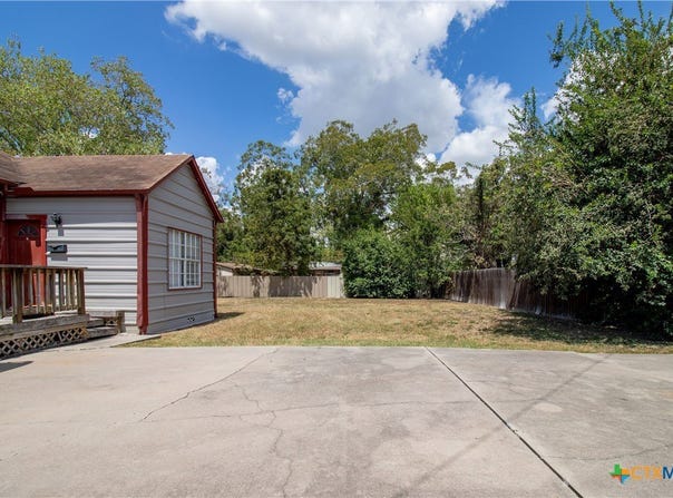 306 E Brazos, Victoria, TX 77901