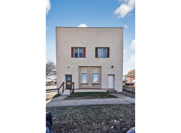 115 E Fourth St, Holton, KS 66436