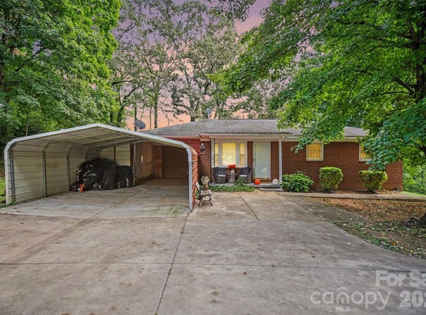 1308 E Stagecoach Trail, Lawndale, NC 28090