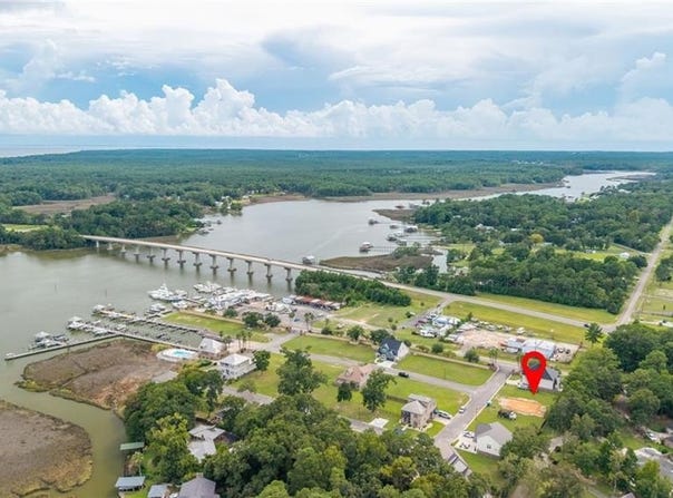 Gates Circle N, Theodore, AL 36582