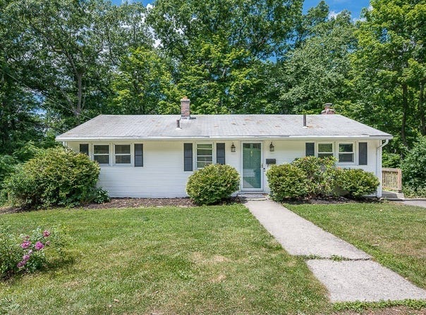 42 Iowa St, Worcester, MA 01602