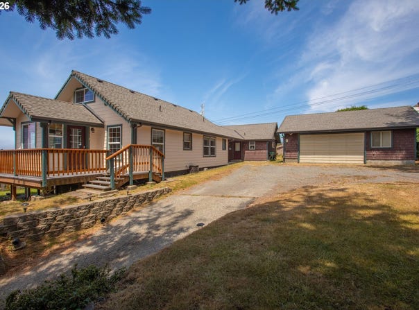 94255 3RD St, GoldBeach, OR 97444