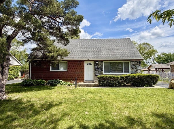 8719 Olympic Drive, Bridgeview, IL 60455