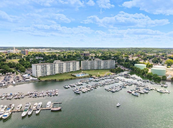 100 Cove Way, Quincy, MA 02169