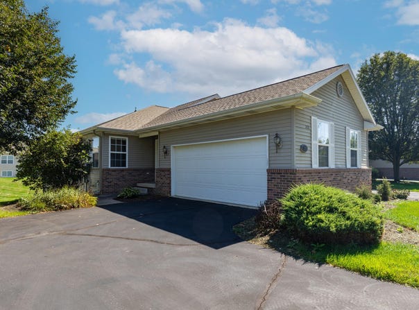 318 Barrington Circle, Lansing, MI 48917