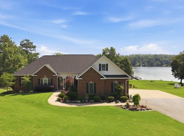 105 Coogans Bluff, Hodges, SC 29653