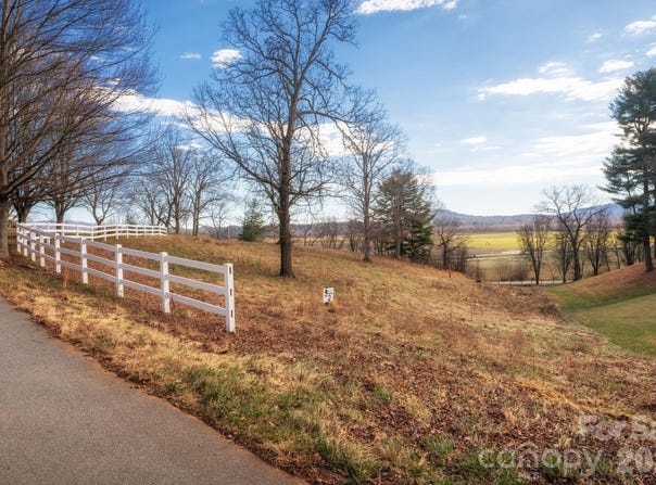 479 Nesbitt Drive, Mills River, NC 28759