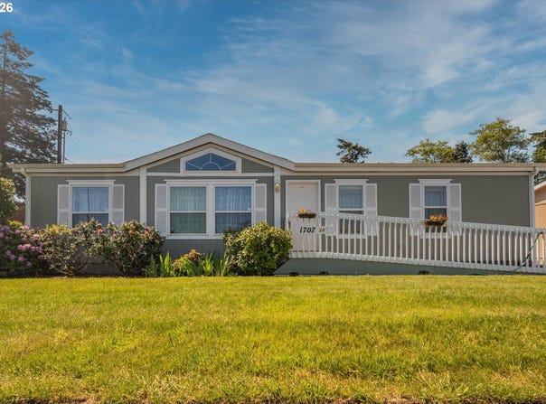 1707 13TH St, NorthBend, OR 97459