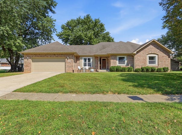 155 Williamsburg Lane, Franklin, IN 46131