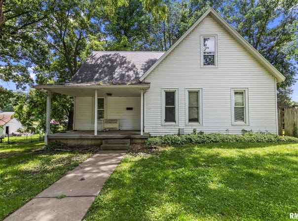 122 W Hardin Street, Virginia, IL 62691