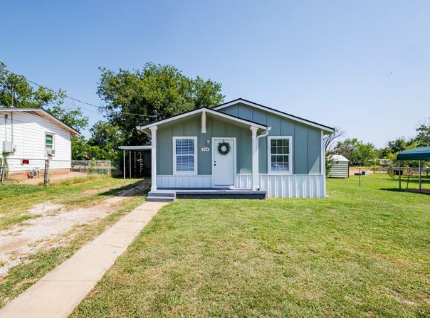 904 W 1st Street, Coleman, TX 76834