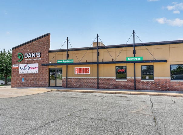 3295 University Avenue, Waterloo, IA 50701
