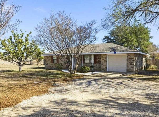 341 N Stoneleigh Rd, Center Point, TX 78010
