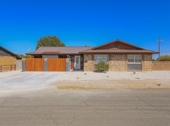 1109 AVENIDA MANANA, Roswell, NM 88203