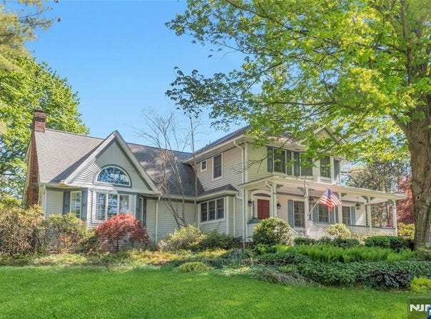 11 Lower Cross Road, Saddle River, NJ 07458
