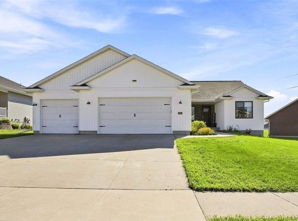 1623 Bobcat Drive NW, Cedar Rapids, IA 52405