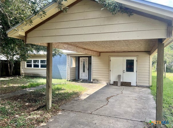 305 E Second Street, Cuero, TX 77954