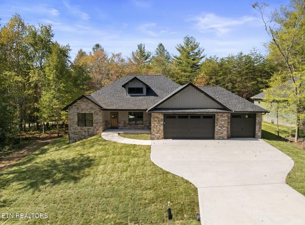 148 Natchez Circle, Crossville, TN 38558