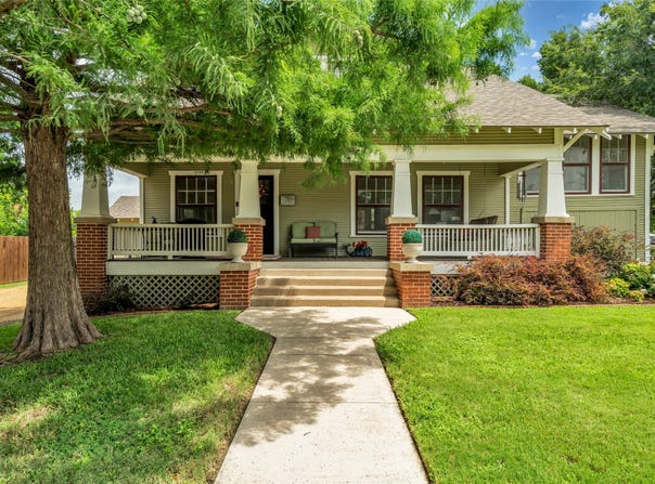300 W College Street, Grapevine, TX 76051